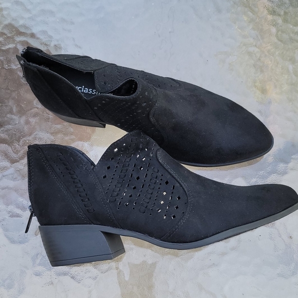 🆕Black Boots - Picture 2 of 4